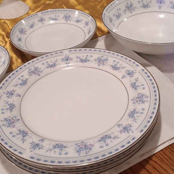 Never Used Seizan fine china 